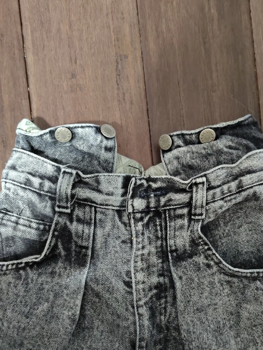 High-Waisted Vintage Acid Wash Women’s Jeans - Gray - Picture 2 of 8